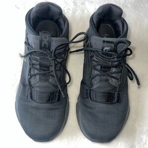 Women’s US size 7.5 Black ON Cloud Nova Running Shoes.